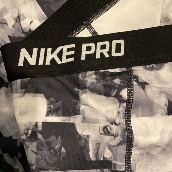 Women’s Nike Pro Capri Leggings size XL - Picture 4 of 6
